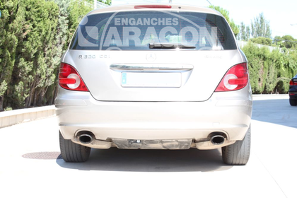 Фаркоп Aragon (быстросъемный крюк, вертикальное крепление) для Mercedes-Benz R-Класс W251 2006-2021.. Артикул E4118AV