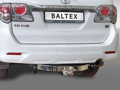 Фаркоп Baltex для Toyota Fortuner I 2013-2015 (с декор. накладкой). Фланцевое крепление. Артикул 24258808